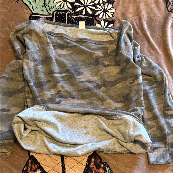 Camouflage women’s light sweatshirt boutique brand - Picture 3 of 5
